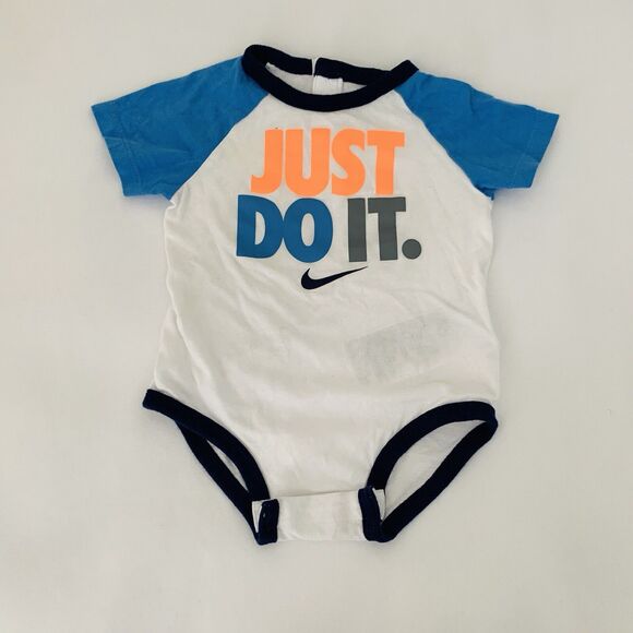 Nike Bodysuit Baby Boy 9 Months White Blue Just Do It Spellout Logo Swoosh Snap - Picture 1 of 6